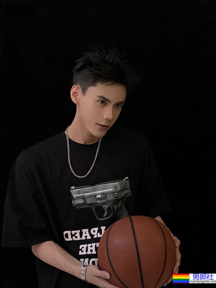 少年感薄肌篮球小哥,很适合做男友! - 51虹马 少年感薄肌篮球小哥,很适合做男友! - 51虹马