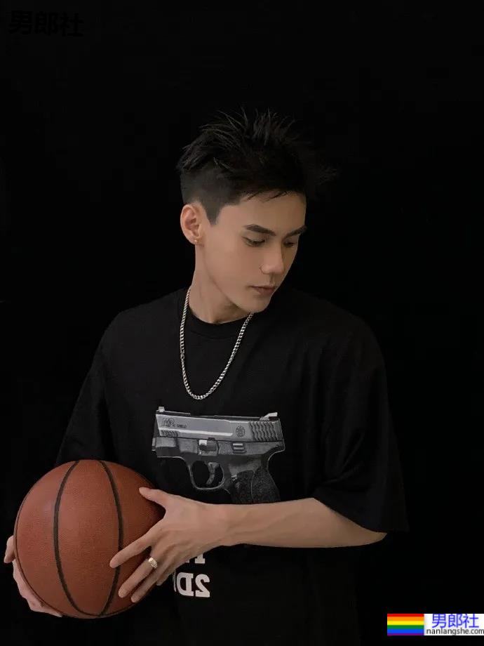 少年感薄肌篮球小哥,很适合做男友! - 51虹马 少年感薄肌篮球小哥,很适合做男友! - 51虹马