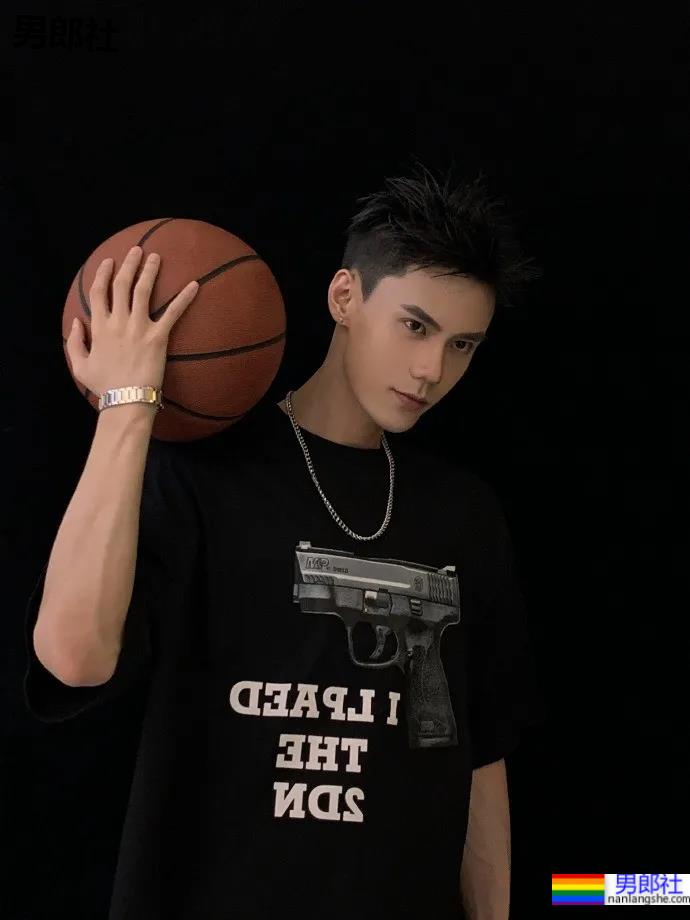 少年感薄肌篮球小哥,很适合做男友! - 51虹马 少年感薄肌篮球小哥,很适合做男友! - 51虹马