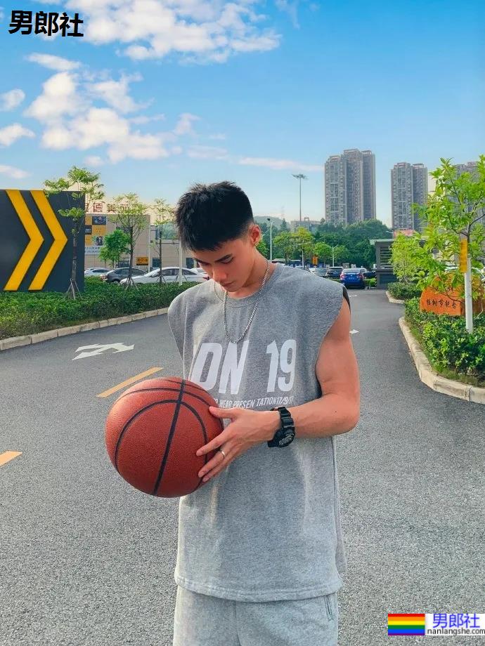 少年感薄肌篮球小哥,很适合做男友! - 51虹马 少年感薄肌篮球小哥,很适合做男友! - 51虹马