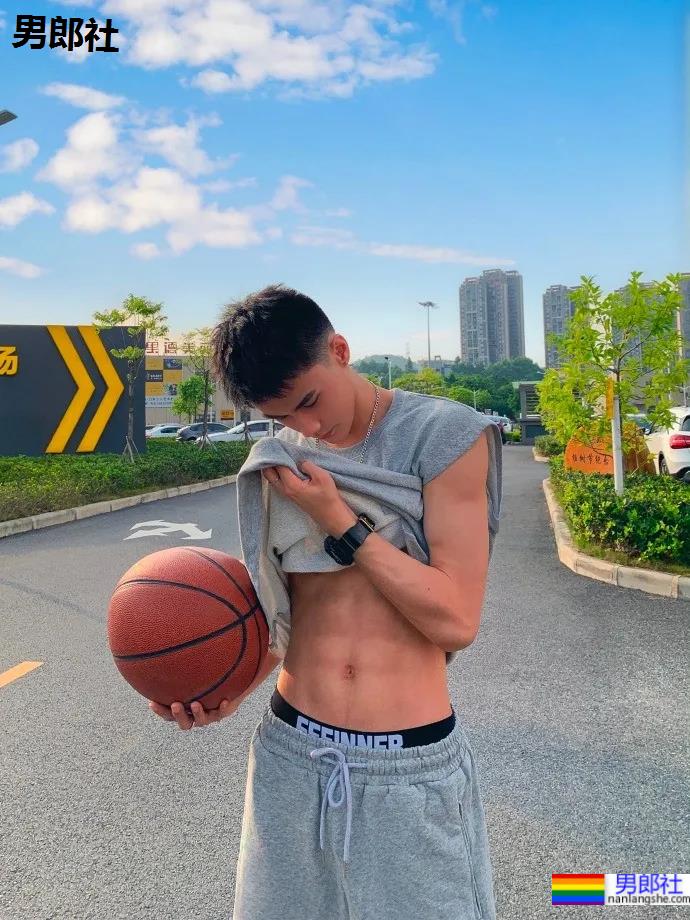 少年感薄肌篮球小哥,很适合做男友! - 51虹马 少年感薄肌篮球小哥,很适合做男友! - 51虹马