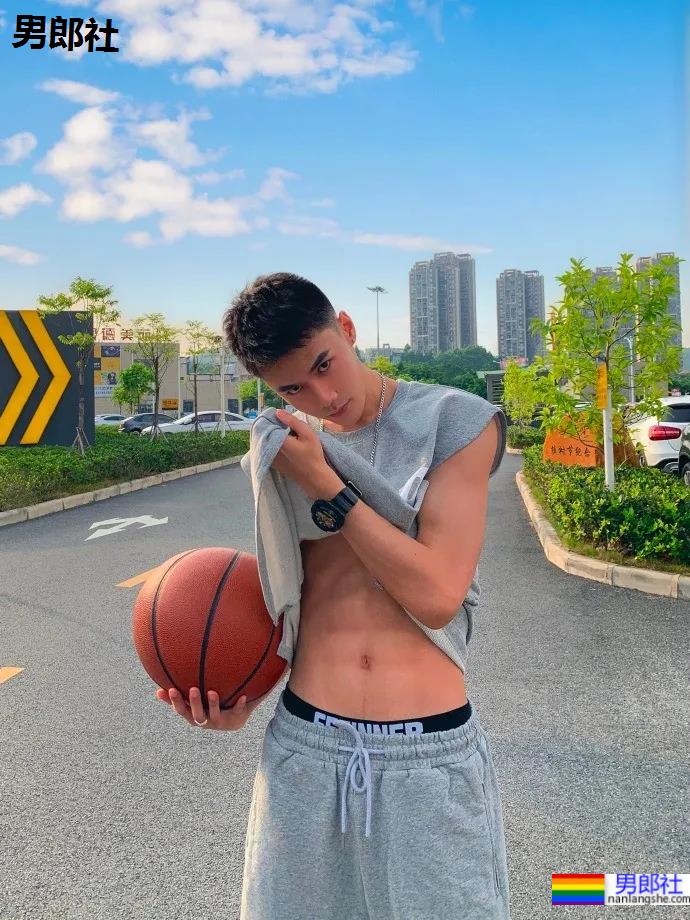 少年感薄肌篮球小哥,很适合做男友! - 51虹马 少年感薄肌篮球小哥,很适合做男友! - 51虹马