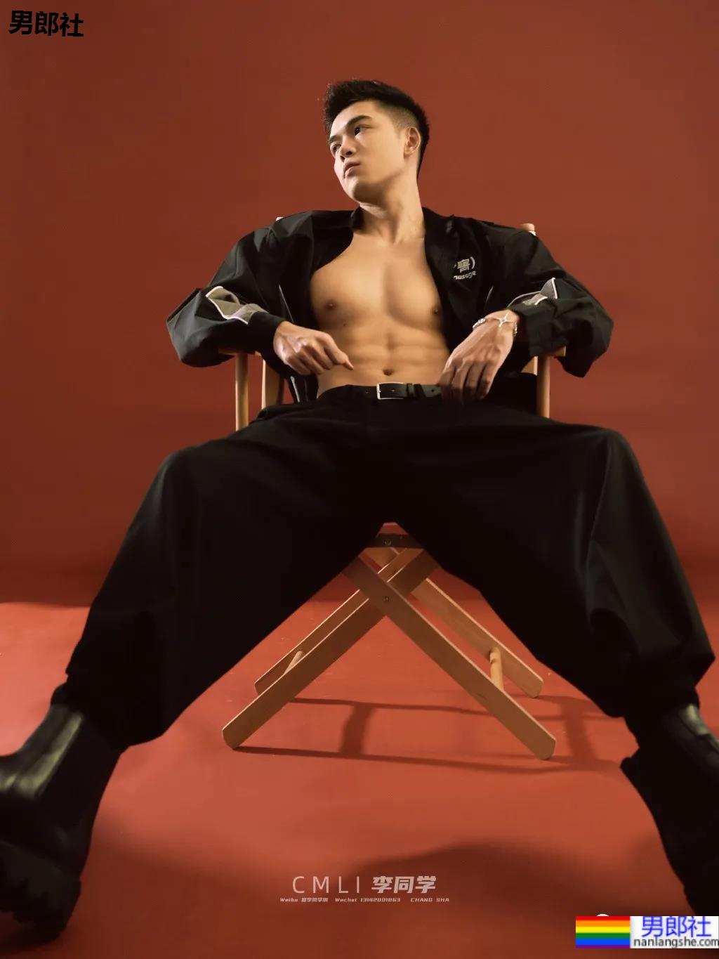 纯愈风肌肉小奶狼曾爆红网络,这颜值身材你爱了吗? - 51虹马 纯愈风肌肉小奶狼曾爆红网络,这颜值身材你爱了吗? - 51虹马