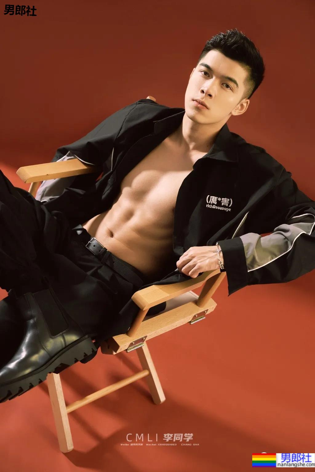 纯愈风肌肉小奶狼曾爆红网络,这颜值身材你爱了吗? - 51虹马 纯愈风肌肉小奶狼曾爆红网络,这颜值身材你爱了吗? - 51虹马