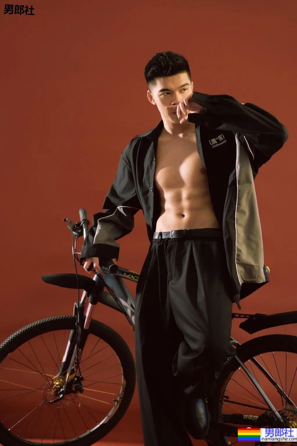 纯愈风肌肉小奶狼曾爆红网络,这颜值身材你爱了吗? - 51虹马 纯愈风肌肉小奶狼曾爆红网络,这颜值身材你爱了吗? - 51虹马