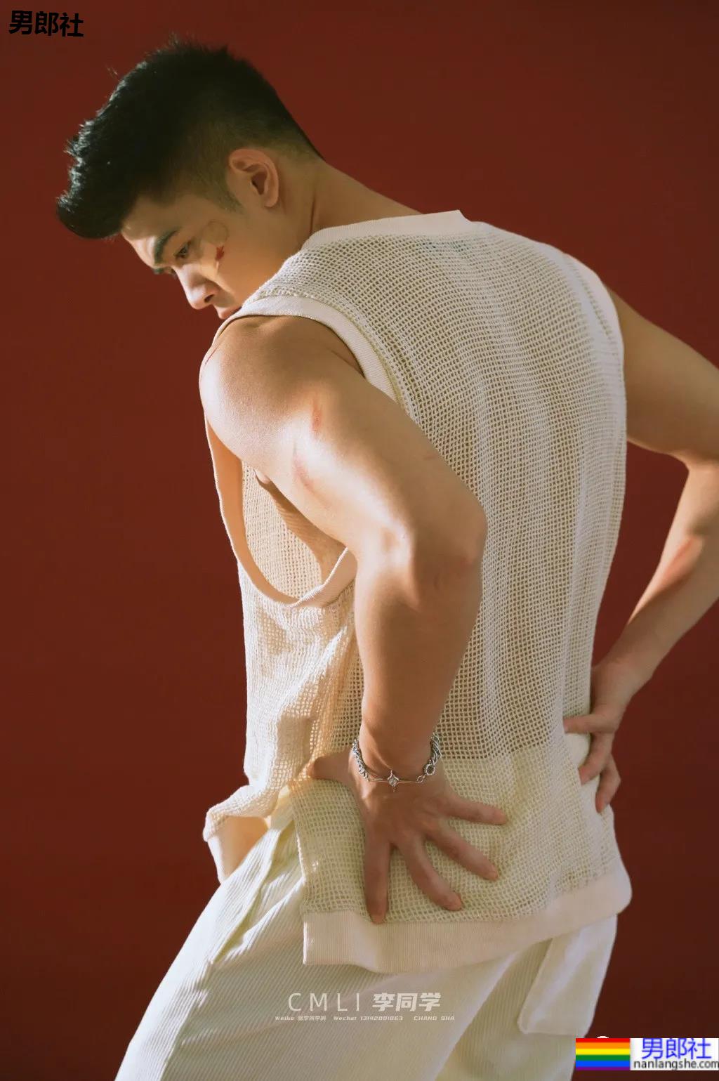 纯愈风肌肉小奶狼曾爆红网络,这颜值身材你爱了吗? - 51虹马 纯愈风肌肉小奶狼曾爆红网络,这颜值身材你爱了吗? - 51虹马