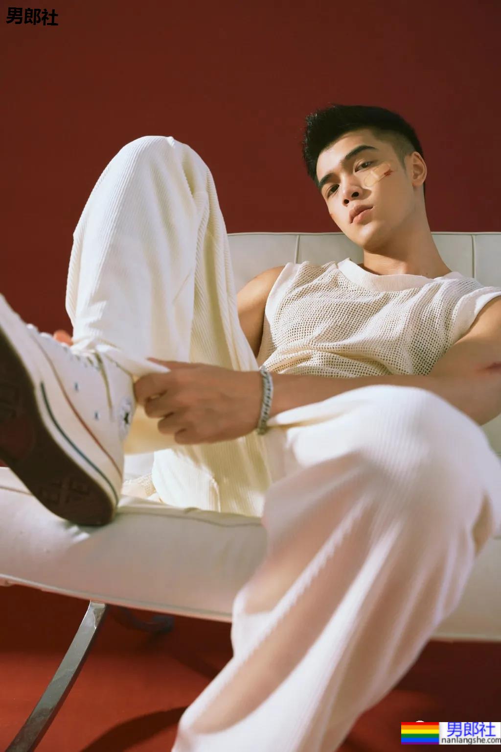 纯愈风肌肉小奶狼曾爆红网络,这颜值身材你爱了吗? - 51虹马 纯愈风肌肉小奶狼曾爆红网络,这颜值身材你爱了吗? - 51虹马