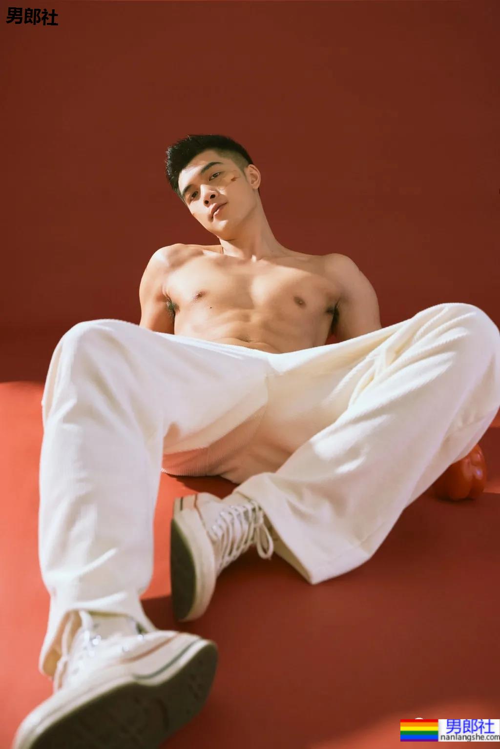 纯愈风肌肉小奶狼曾爆红网络,这颜值身材你爱了吗? - 51虹马 纯愈风肌肉小奶狼曾爆红网络,这颜值身材你爱了吗? - 51虹马