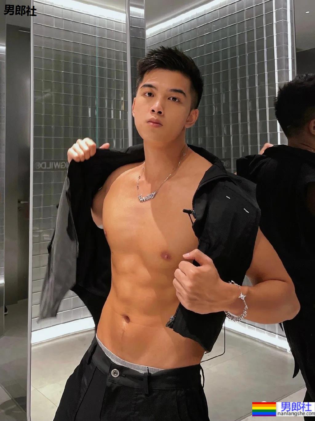 纯愈风肌肉小奶狼曾爆红网络,这颜值身材你爱了吗? - 51虹马 纯愈风肌肉小奶狼曾爆红网络,这颜值身材你爱了吗? - 51虹马