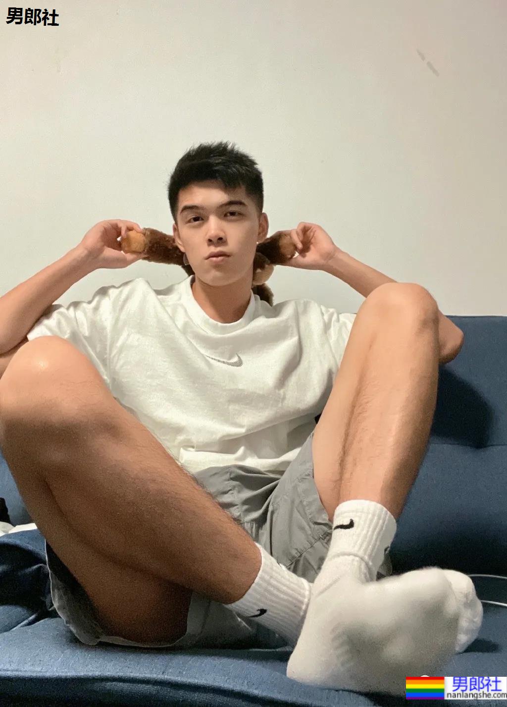 纯愈风肌肉小奶狼曾爆红网络,这颜值身材你爱了吗? - 51虹马 纯愈风肌肉小奶狼曾爆红网络,这颜值身材你爱了吗? - 51虹马