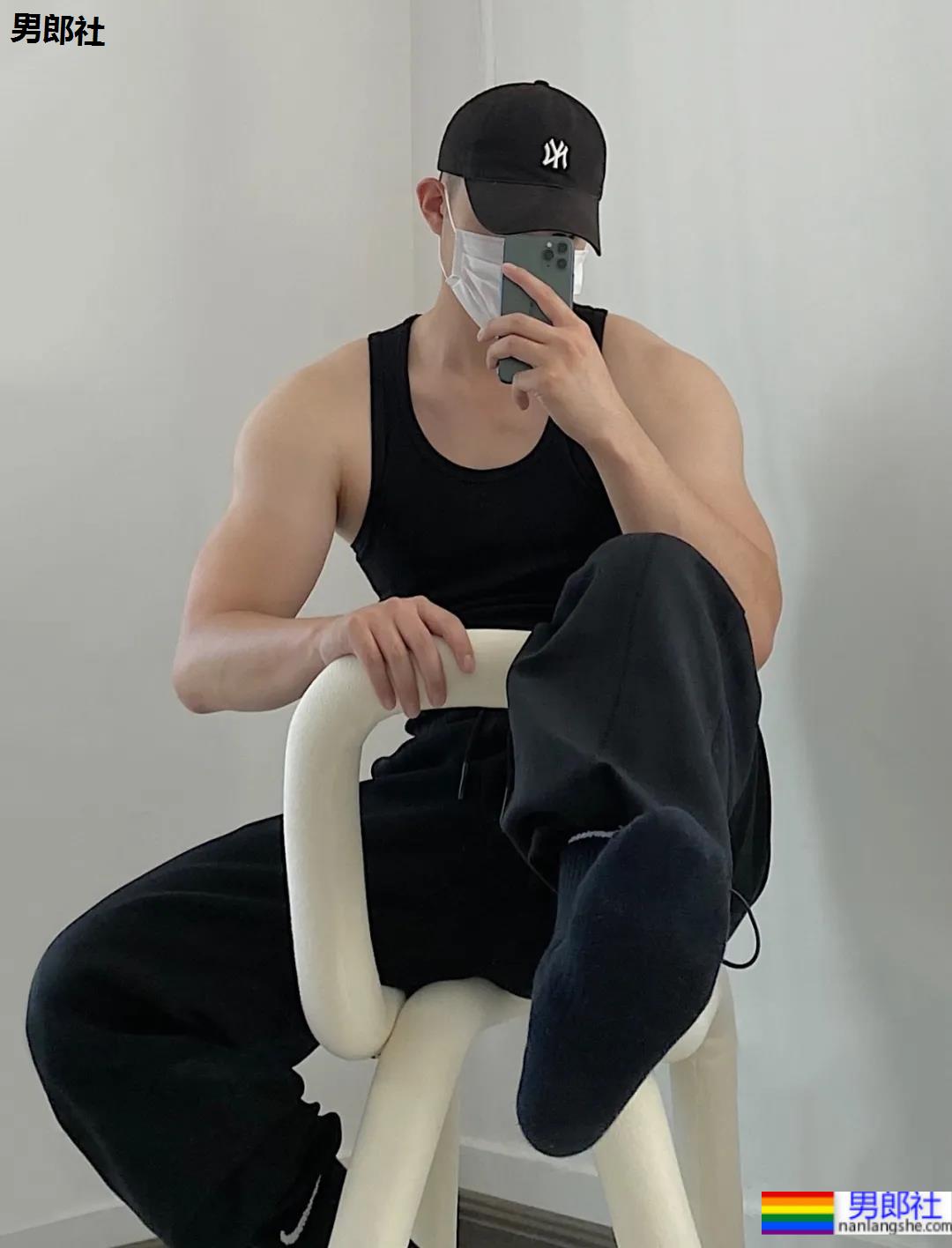 这188CM壮壮小哥的背心有点意思 - 51虹马 这188CM壮壮小哥的背心有点意思 - 51虹马