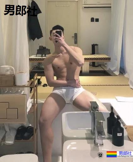 这188CM壮壮小哥的背心有点意思 - 51虹马 这188CM壮壮小哥的背心有点意思 - 51虹马