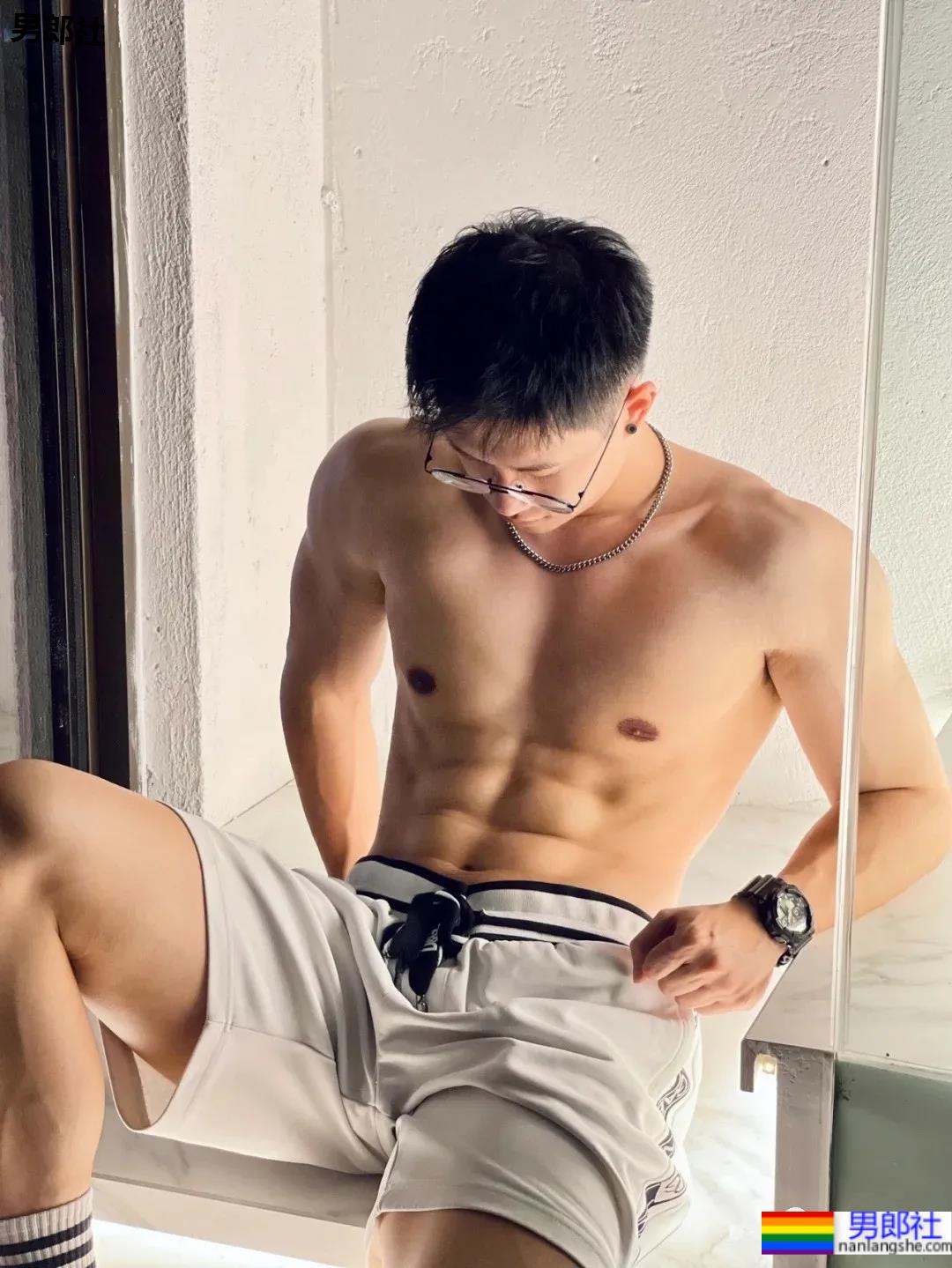 186CM高壮斯文肌肉帅男,这身材太让人上头了!-51虹马