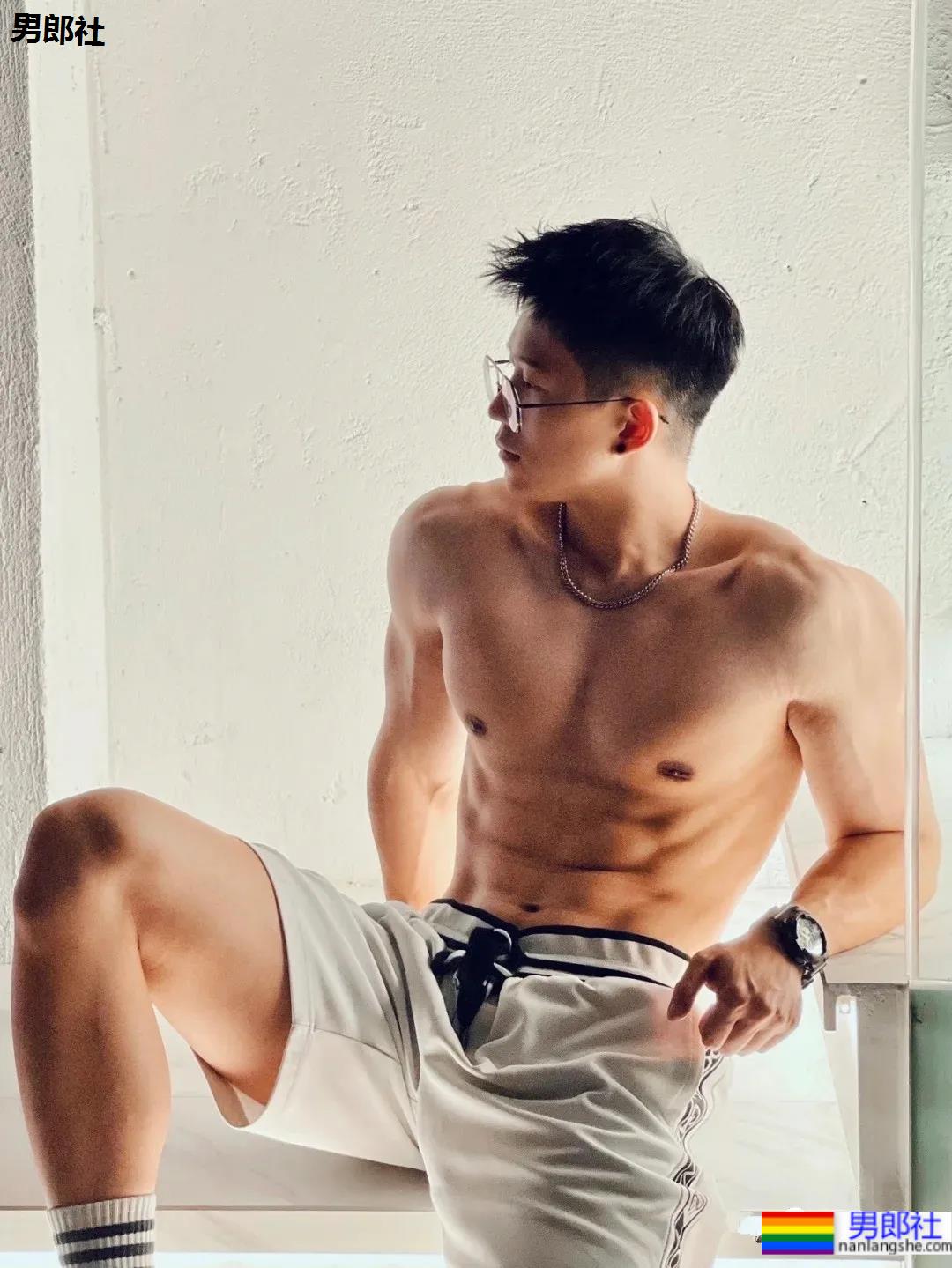 186CM高壮斯文肌肉帅男，这身材太让人上头了! - 51虹马