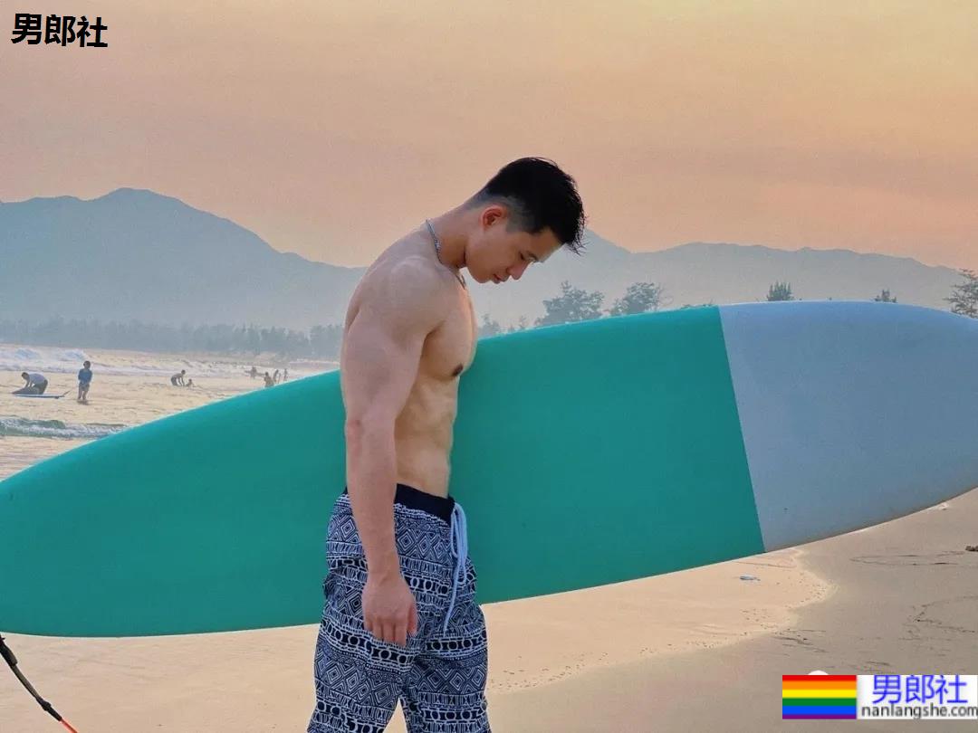 186CM高壮斯文肌肉帅男，这身材太让人上头了! - 51虹马