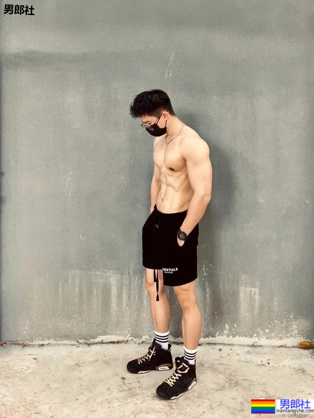 186CM高壮斯文肌肉帅男，这身材太让人上头了! - 51虹马