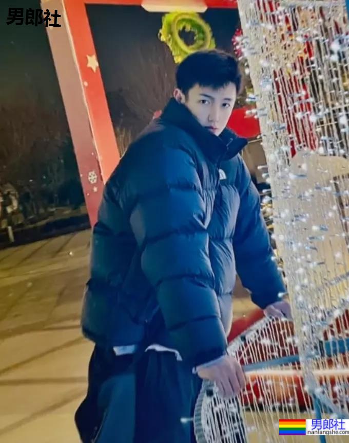 沈阳194CM夜店猛男秀肌肉火了!这身材+颜值让现场老阿姨都不淡定! - 51虹马 沈阳194CM夜店猛男秀肌肉火了!这身材+颜值让现场老阿姨都不淡定! - 51虹马