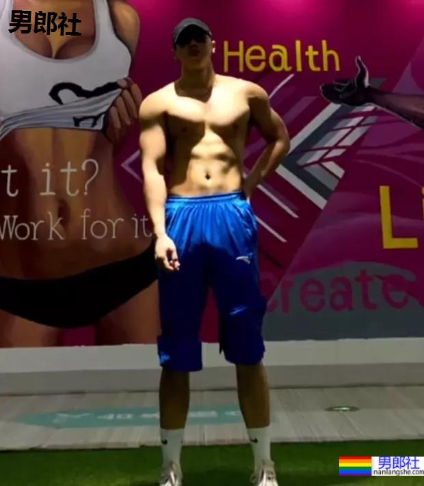 沈阳194CM夜店猛男秀肌肉火了!这身材+颜值让现场老阿姨都不淡定! - 51虹马 沈阳194CM夜店猛男秀肌肉火了!这身材+颜值让现场老阿姨都不淡定! - 51虹马