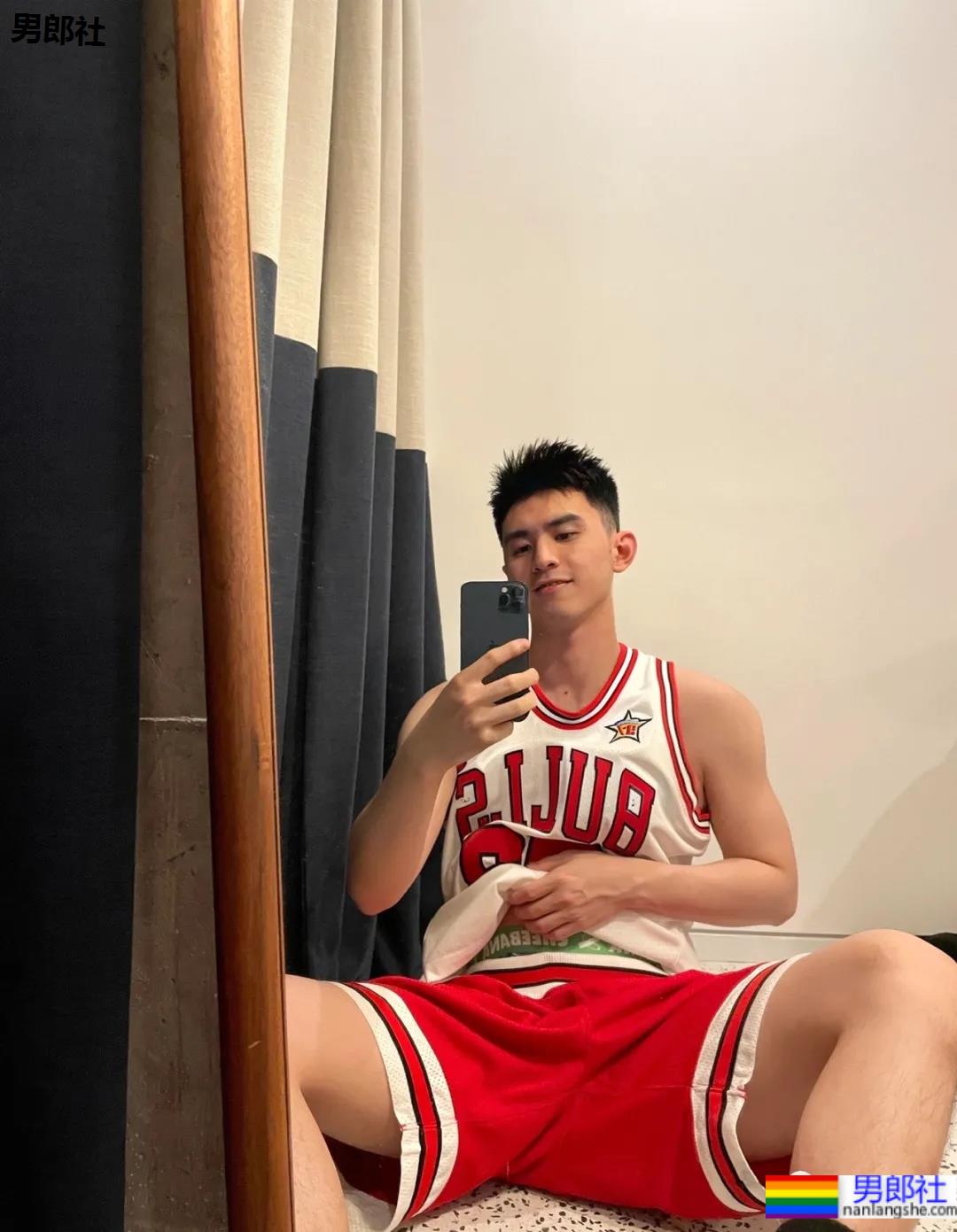 白嫩干净的球服小哥，你的小清新男友上线啦！ - 51虹马