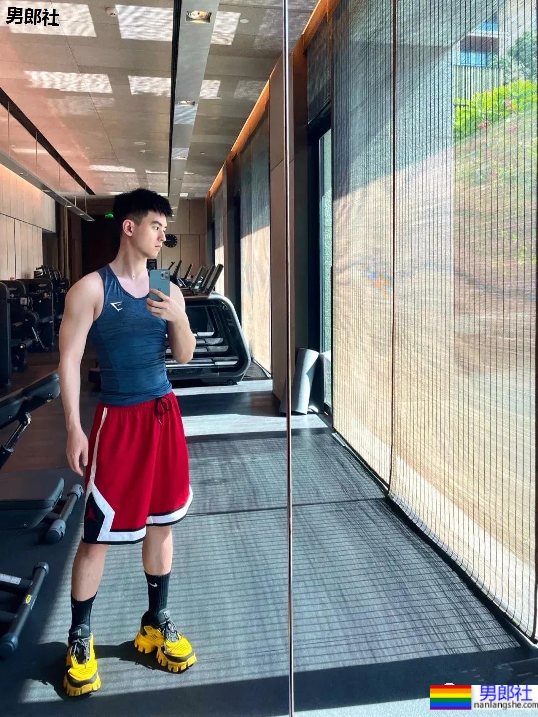 白嫩干净的球服小哥，你的小清新男友上线啦！ - 51虹马