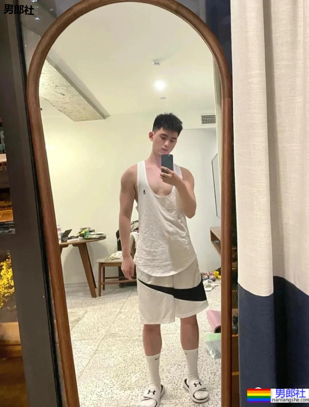 白嫩干净的球服小哥，你的小清新男友上线啦！ - 51虹马