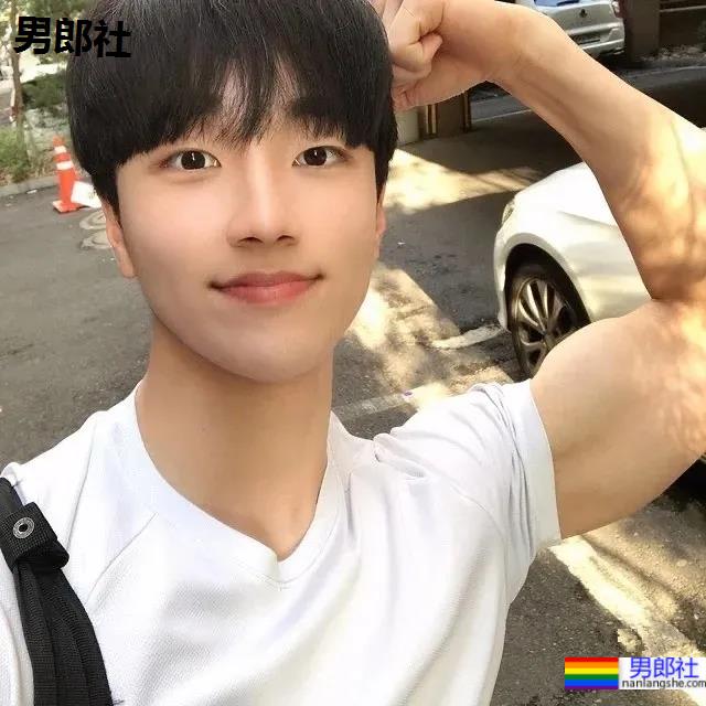 单眼皮肌肉健身小哥，长得越奶身材越厉害！ - 51虹马