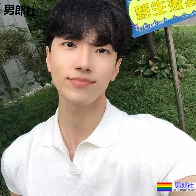 单眼皮肌肉健身小哥，长得越奶身材越厉害！ - 51虹马