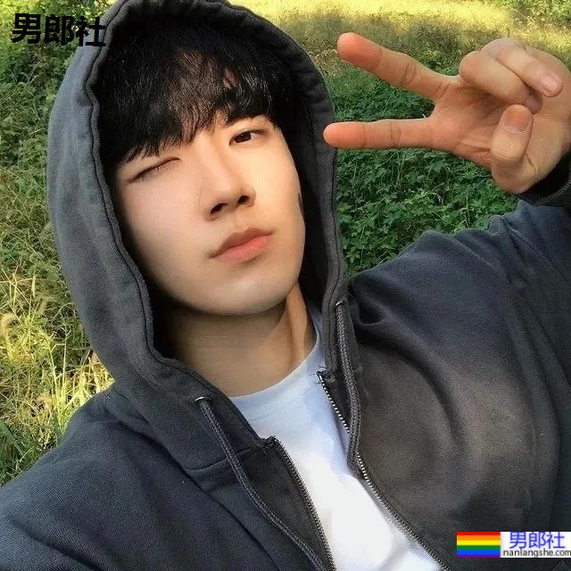 单眼皮肌肉健身小哥，长得越奶身材越厉害！ - 51虹马