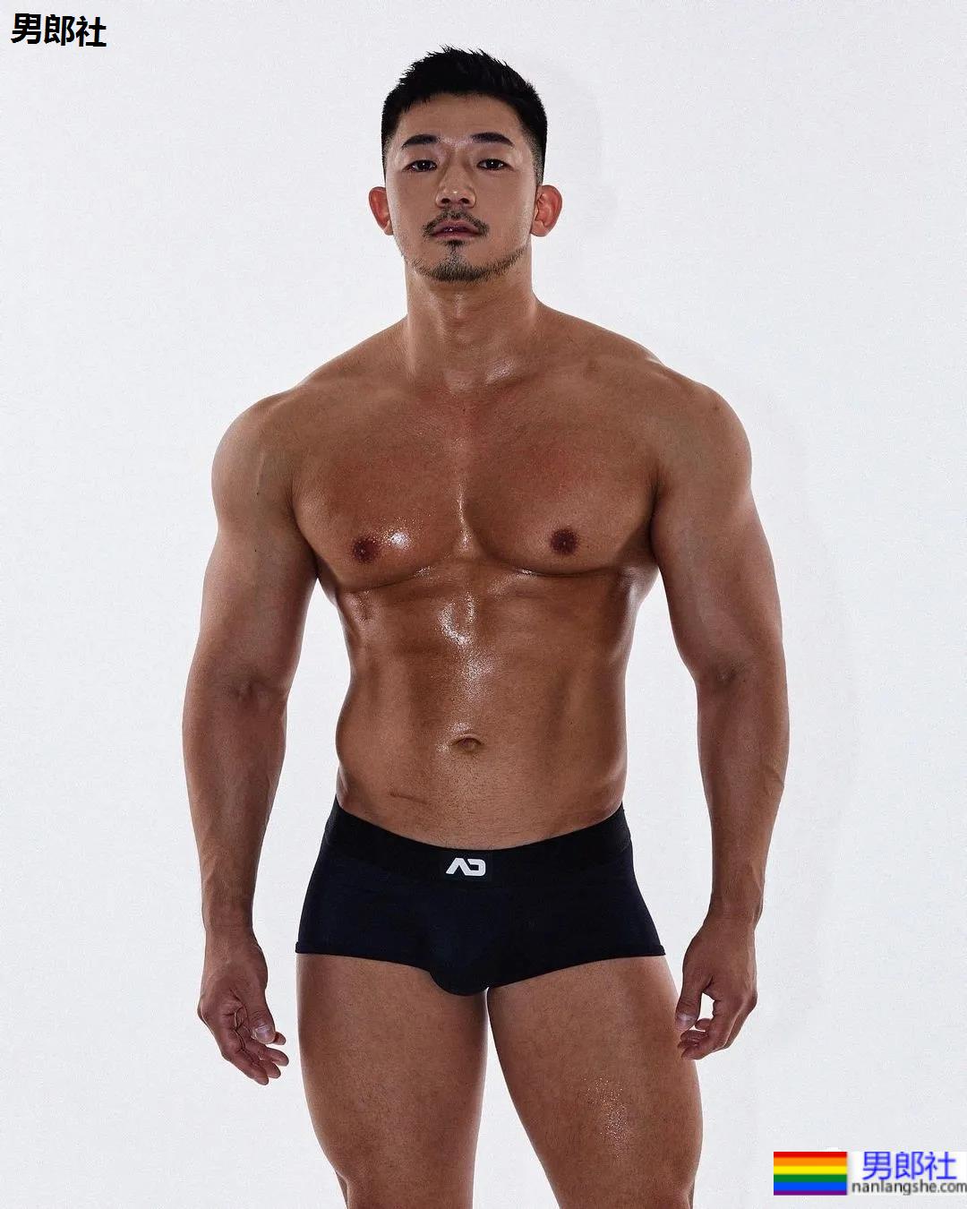 不爱白斩鸡专爱黑肌男?这摄影师也太懂男人了~ - 51虹马 不爱白斩鸡专爱黑肌男?这摄影师也太懂男人了~ - 51虹马