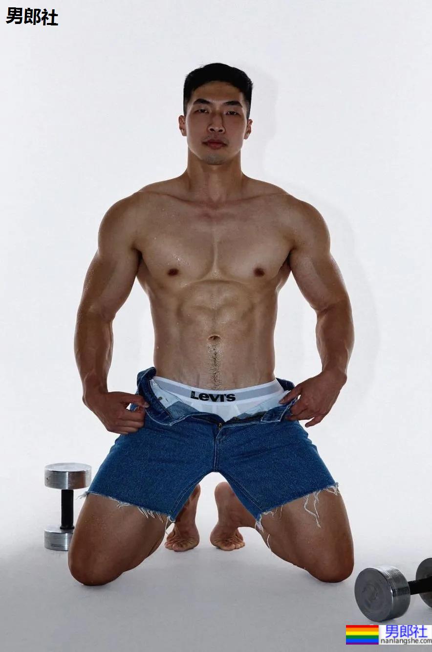 不爱白斩鸡专爱黑肌男?这摄影师也太懂男人了~ - 51虹马 不爱白斩鸡专爱黑肌男?这摄影师也太懂男人了~ - 51虹马