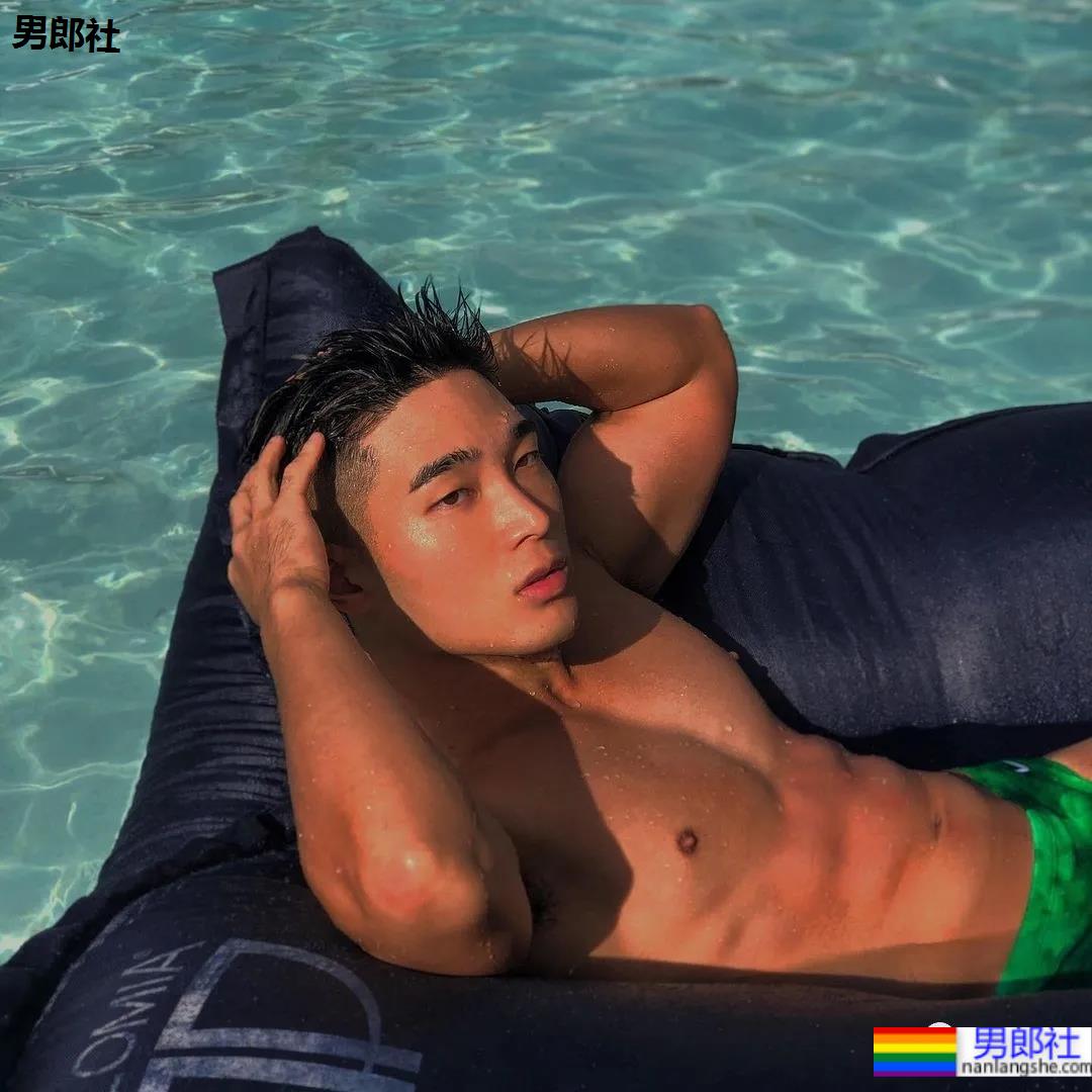 不爱白斩鸡专爱黑肌男?这摄影师也太懂男人了~ - 51虹马 不爱白斩鸡专爱黑肌男?这摄影师也太懂男人了~ - 51虹马