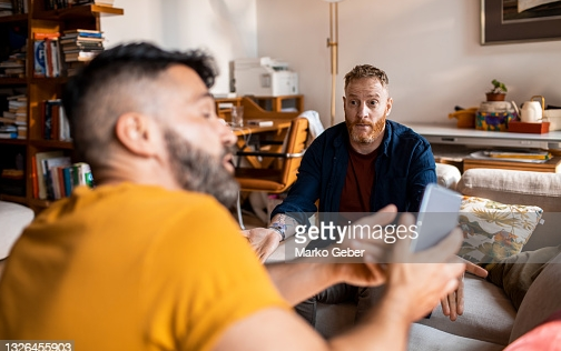 男同志爱侣复杂纠纷恋他人 设局偷拍伴侣与按摩师啪啪 - 51虹马