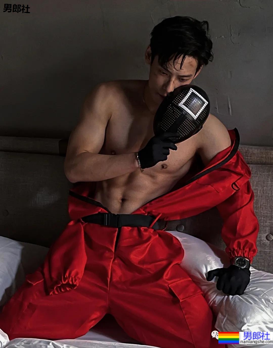 万圣节肌肉男们cos鱿鱼游戏太性感了！ - 51虹马