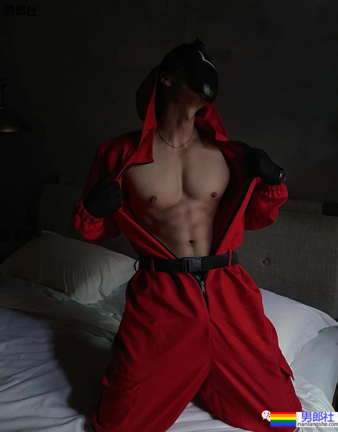 万圣节肌肉男们cos鱿鱼游戏太性感了！ - 51虹马