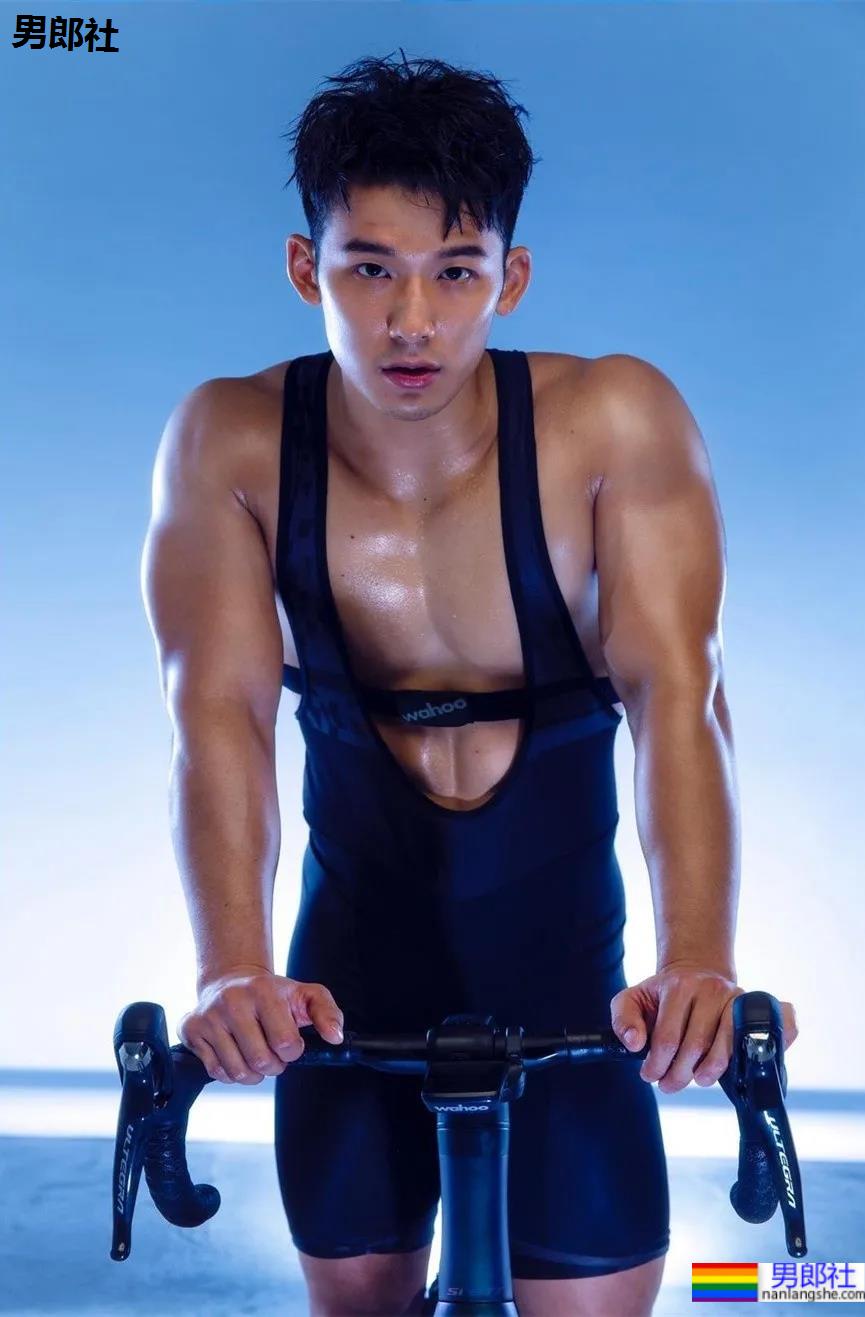 紧身衣腹肌私教拍荷尔蒙大片,比体育生还燃的肌肉身材,体力真的太强了…… - 51虹马 紧身衣腹肌私教拍荷尔蒙大片,比体育生还燃的肌肉身材,体力真的太强了…… - 51虹马