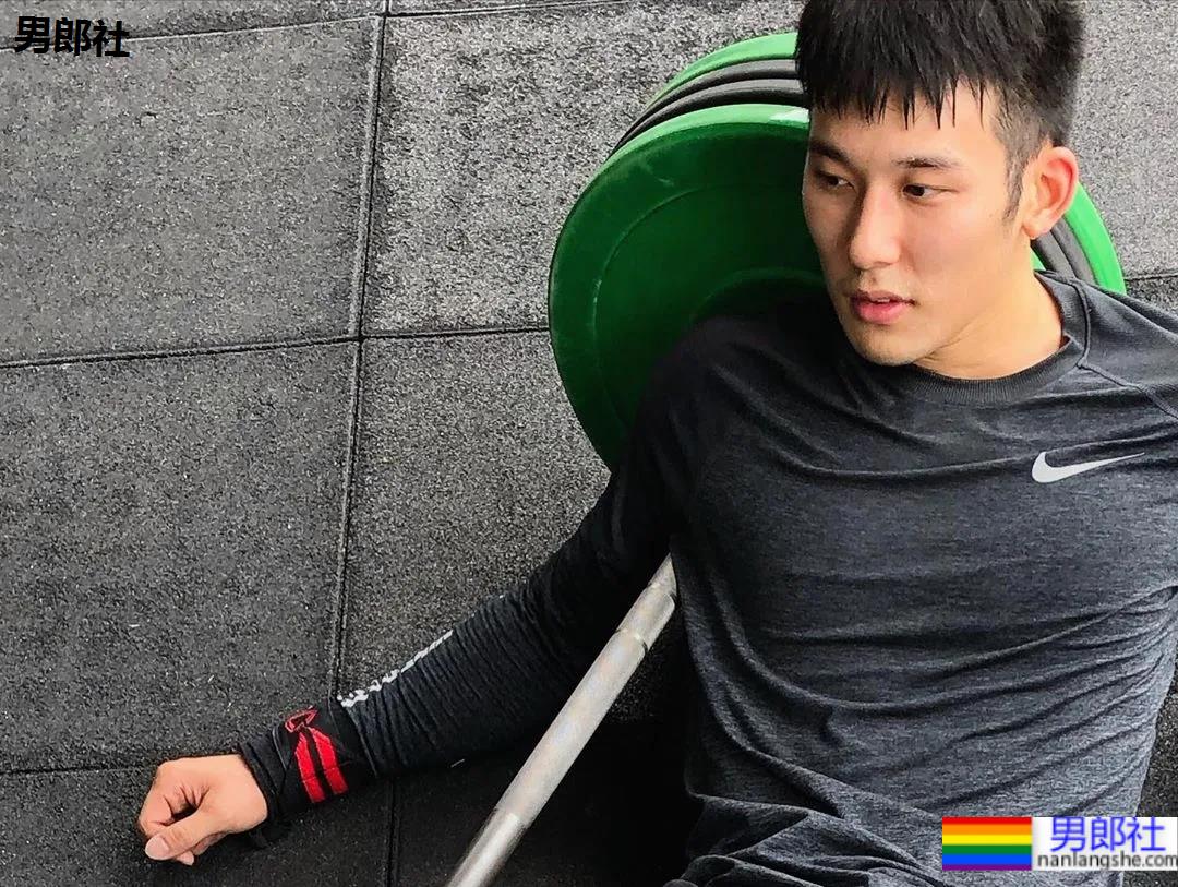 紧身衣腹肌私教拍荷尔蒙大片,比体育生还燃的肌肉身材,体力真的太强了…… - 51虹马 紧身衣腹肌私教拍荷尔蒙大片,比体育生还燃的肌肉身材,体力真的太强了…… - 51虹马