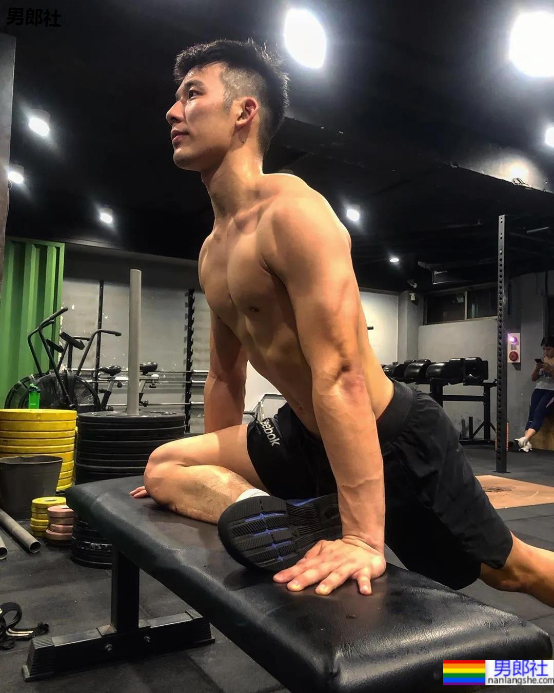 紧身衣腹肌私教拍荷尔蒙大片,比体育生还燃的肌肉身材,体力真的太强了…… - 51虹马 紧身衣腹肌私教拍荷尔蒙大片,比体育生还燃的肌肉身材,体力真的太强了…… - 51虹马