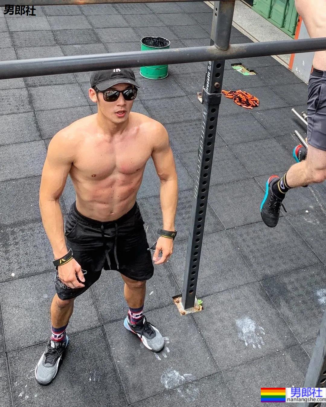 紧身衣腹肌私教拍荷尔蒙大片,比体育生还燃的肌肉身材,体力真的太强了…… - 51虹马 紧身衣腹肌私教拍荷尔蒙大片,比体育生还燃的肌肉身材,体力真的太强了…… - 51虹马