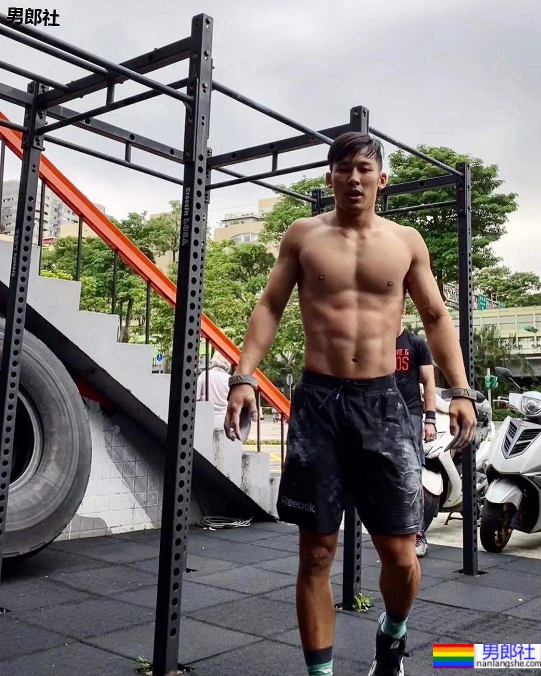 紧身衣腹肌私教拍荷尔蒙大片,比体育生还燃的肌肉身材,体力真的太强了…… - 51虹马 紧身衣腹肌私教拍荷尔蒙大片,比体育生还燃的肌肉身材,体力真的太强了…… - 51虹马