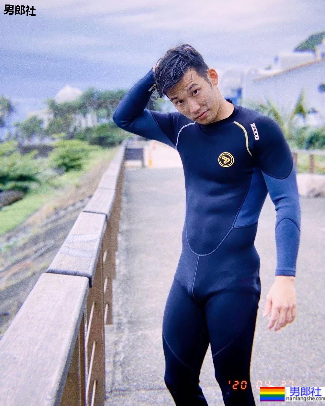 紧身衣腹肌私教拍荷尔蒙大片,比体育生还燃的肌肉身材,体力真的太强了…… - 51虹马 紧身衣腹肌私教拍荷尔蒙大片,比体育生还燃的肌肉身材,体力真的太强了…… - 51虹马