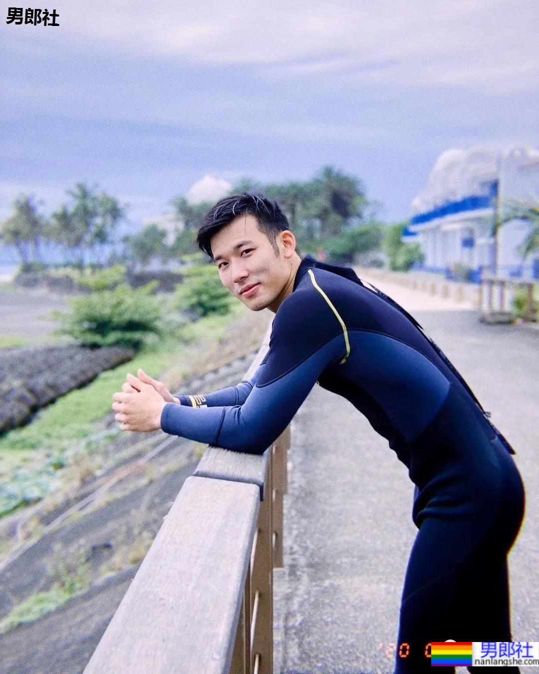 紧身衣腹肌私教拍荷尔蒙大片,比体育生还燃的肌肉身材,体力真的太强了…… - 51虹马 紧身衣腹肌私教拍荷尔蒙大片,比体育生还燃的肌肉身材,体力真的太强了…… - 51虹马