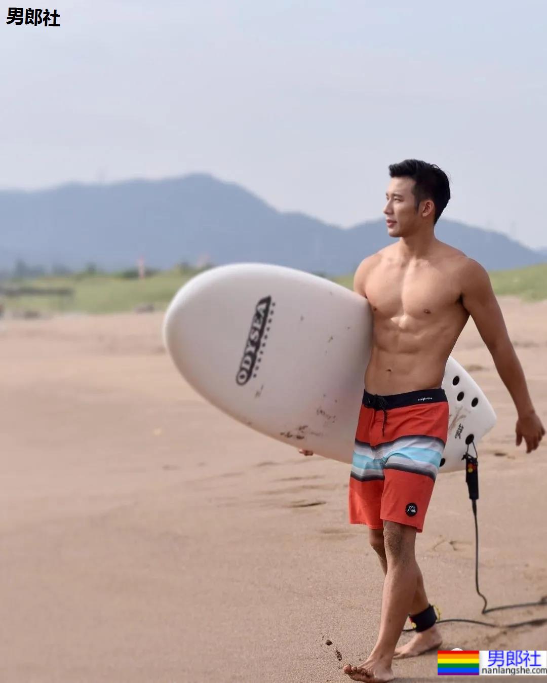 紧身衣腹肌私教拍荷尔蒙大片,比体育生还燃的肌肉身材,体力真的太强了…… - 51虹马 紧身衣腹肌私教拍荷尔蒙大片,比体育生还燃的肌肉身材,体力真的太强了…… - 51虹马