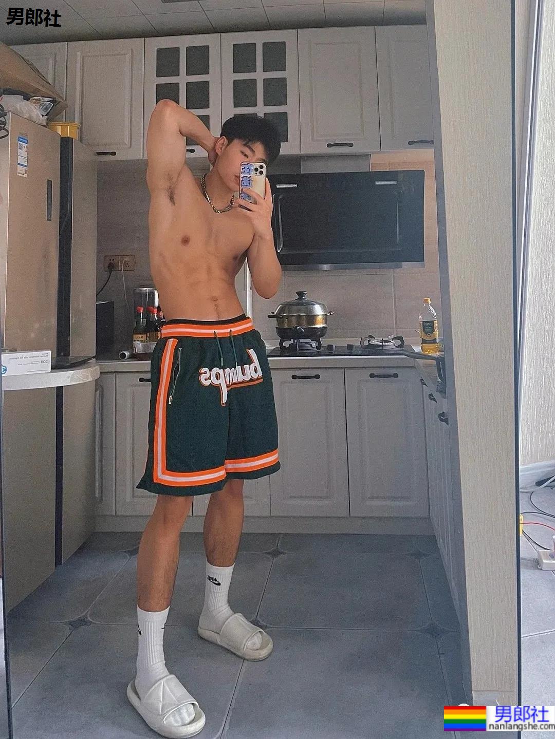 东北185CM体育生鲜肉,这六块小腹肌刚刚好! - 51虹马 东北185CM体育生鲜肉,这六块小腹肌刚刚好! - 51虹马