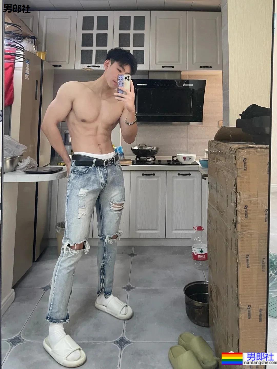 东北185CM体育生鲜肉,这六块小腹肌刚刚好! - 51虹马 东北185CM体育生鲜肉,这六块小腹肌刚刚好! - 51虹马