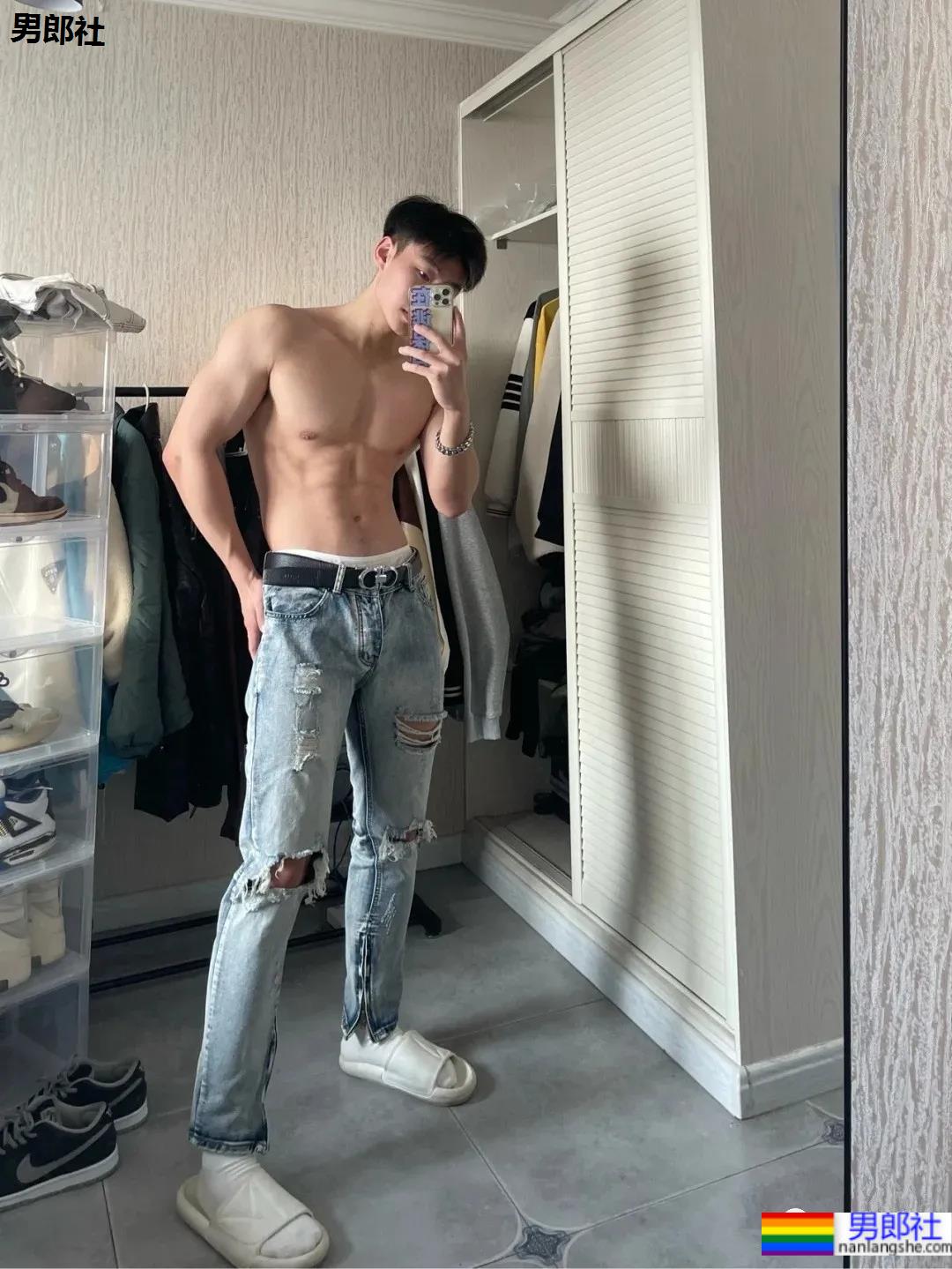 东北185CM体育生鲜肉,这六块小腹肌刚刚好! - 51虹马 东北185CM体育生鲜肉,这六块小腹肌刚刚好! - 51虹马