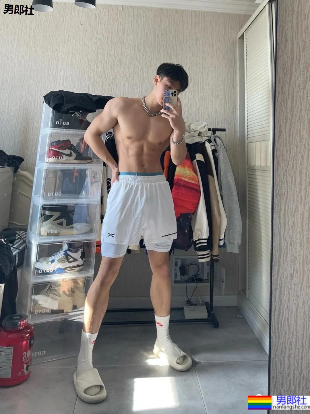 东北185CM体育生鲜肉,这六块小腹肌刚刚好! - 51虹马 东北185CM体育生鲜肉,这六块小腹肌刚刚好! - 51虹马