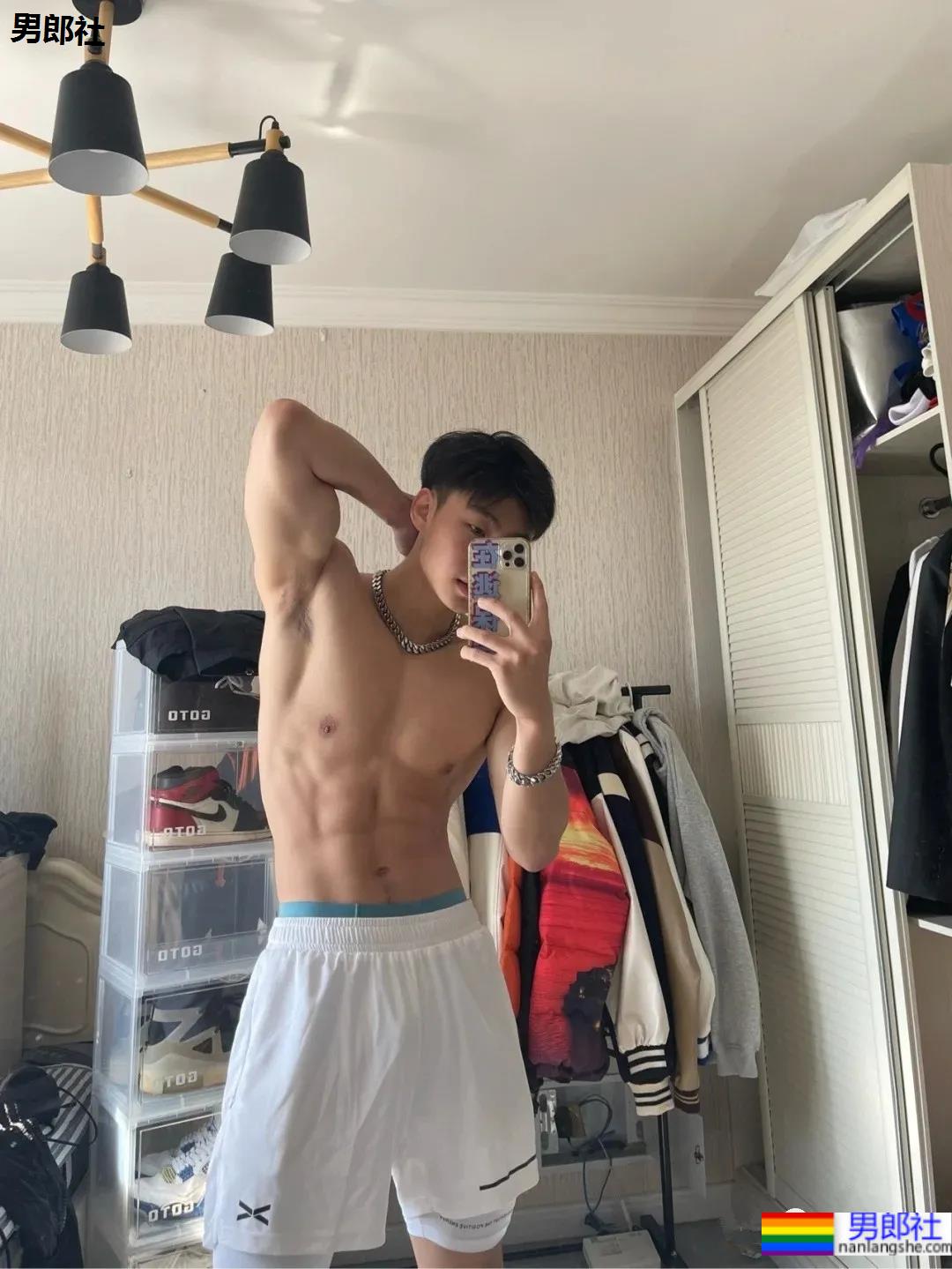 东北185CM体育生鲜肉,这六块小腹肌刚刚好! - 51虹马 东北185CM体育生鲜肉,这六块小腹肌刚刚好! - 51虹马