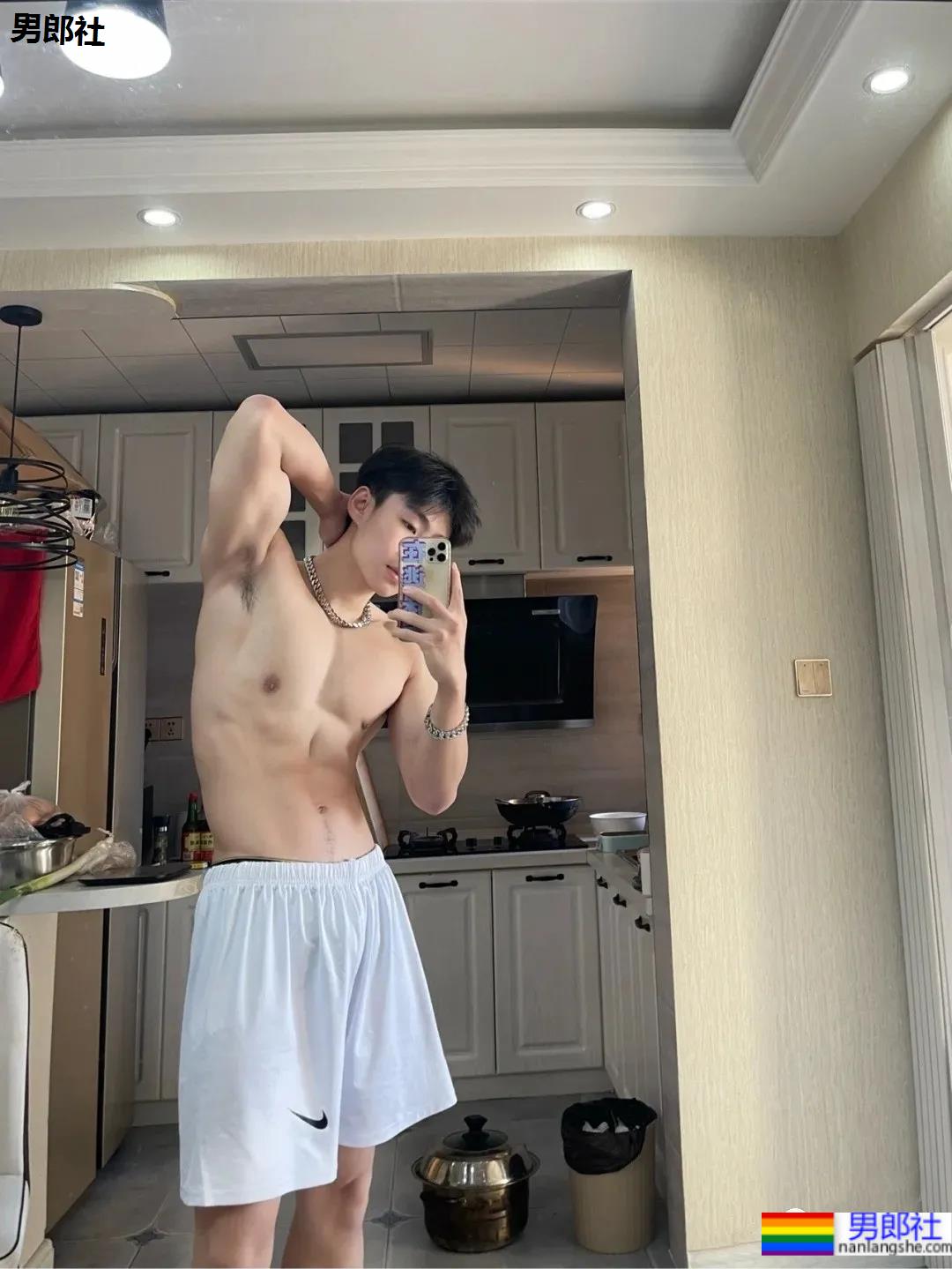 东北185CM体育生鲜肉,这六块小腹肌刚刚好! - 51虹马 东北185CM体育生鲜肉,这六块小腹肌刚刚好! - 51虹马