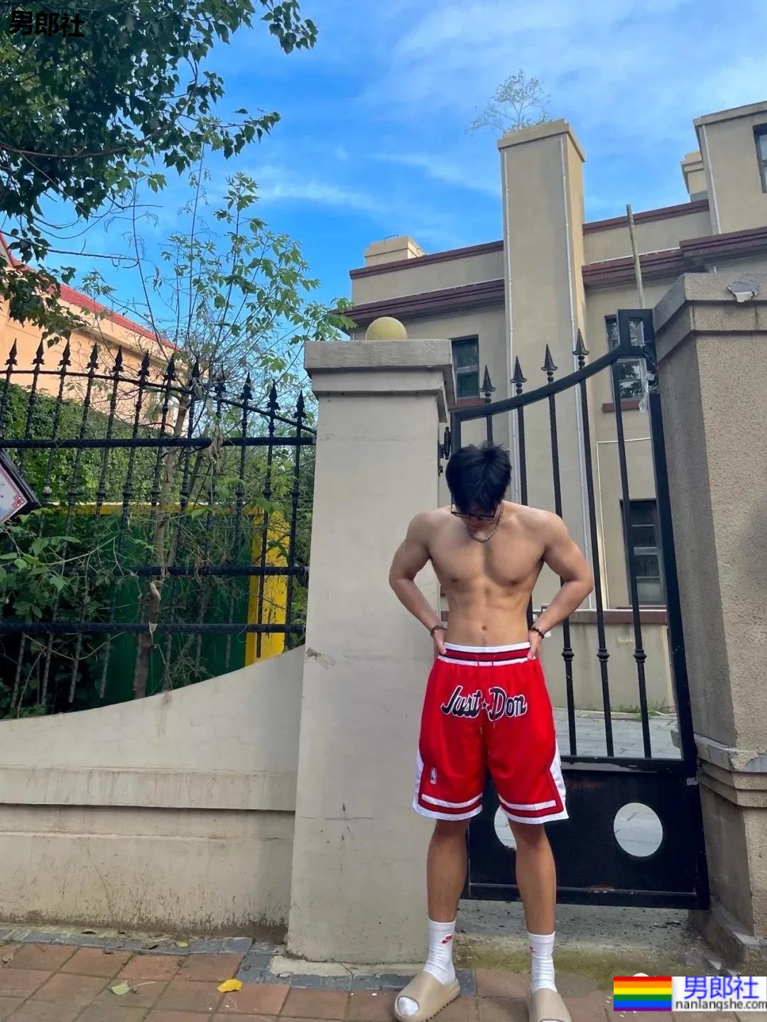 东北185CM体育生鲜肉,这六块小腹肌刚刚好! - 51虹马 东北185CM体育生鲜肉,这六块小腹肌刚刚好! - 51虹马