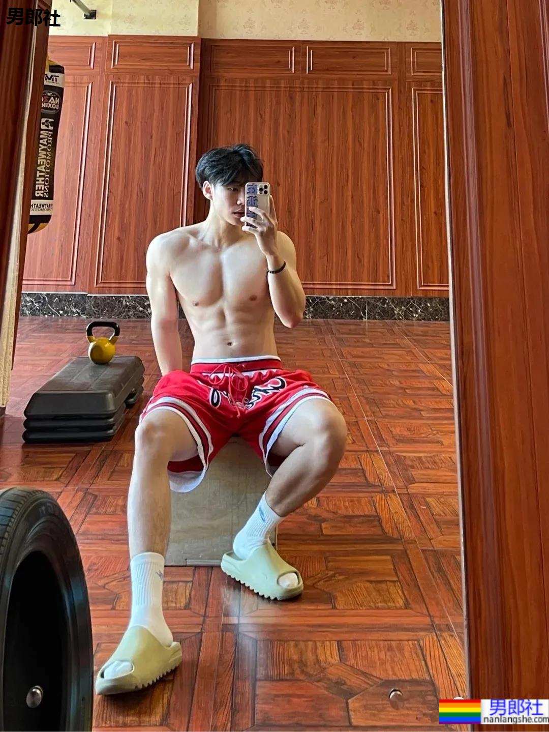 东北185CM体育生鲜肉,这六块小腹肌刚刚好! - 51虹马 东北185CM体育生鲜肉,这六块小腹肌刚刚好! - 51虹马